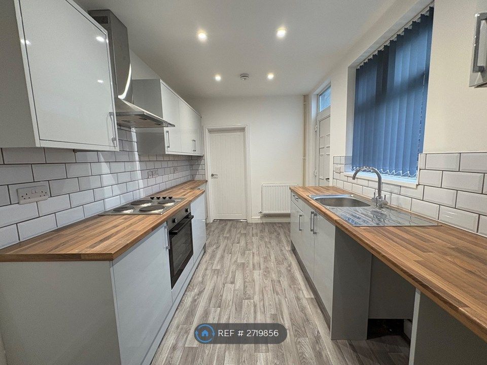 Property photo 2 of 30 Kitchen