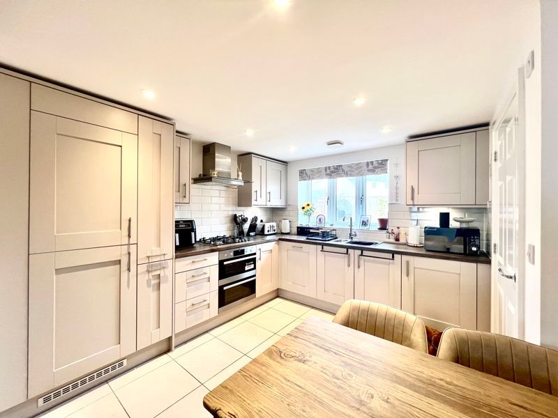 Property photo 2 of 20 Dining Kitchen