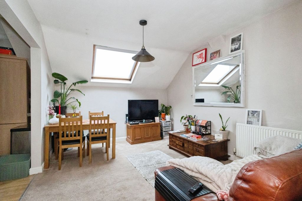 Property photo 2 of 15 Pbox-Img.Jpg