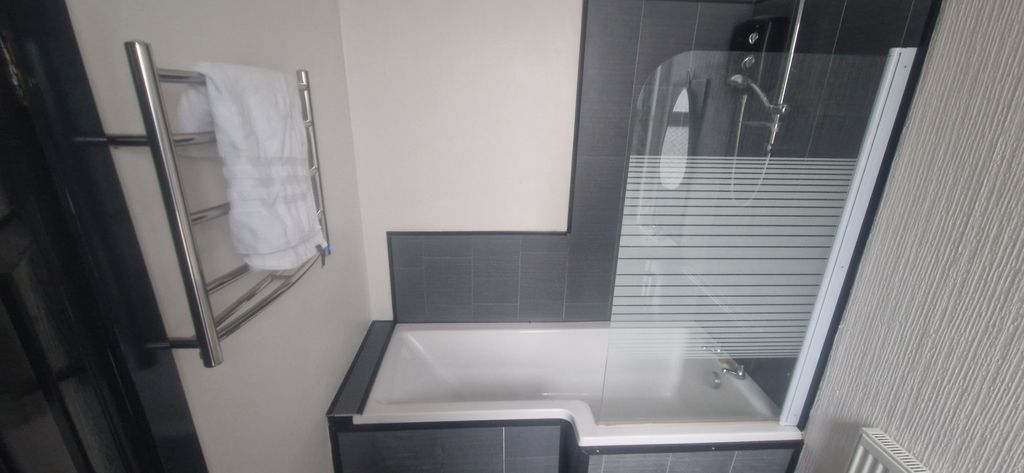Property photo 3 of 4 Bathroom