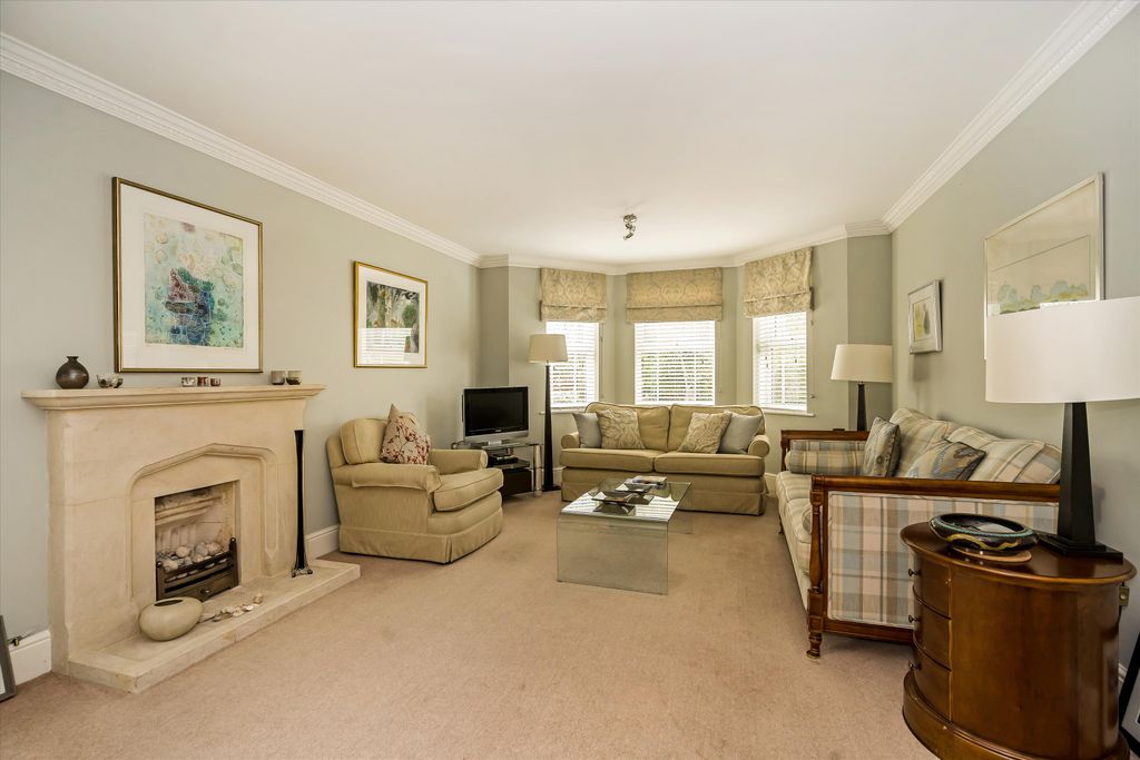 Property photo 2 of 17 Image