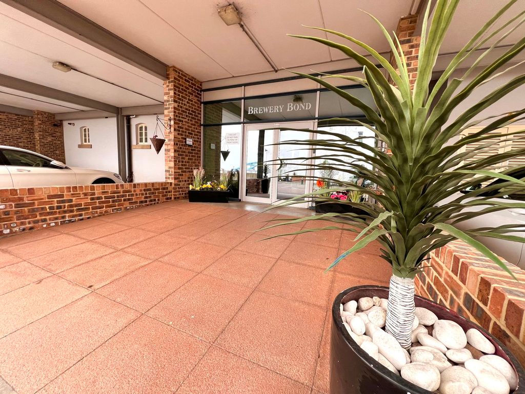 Property photo 3 of 32