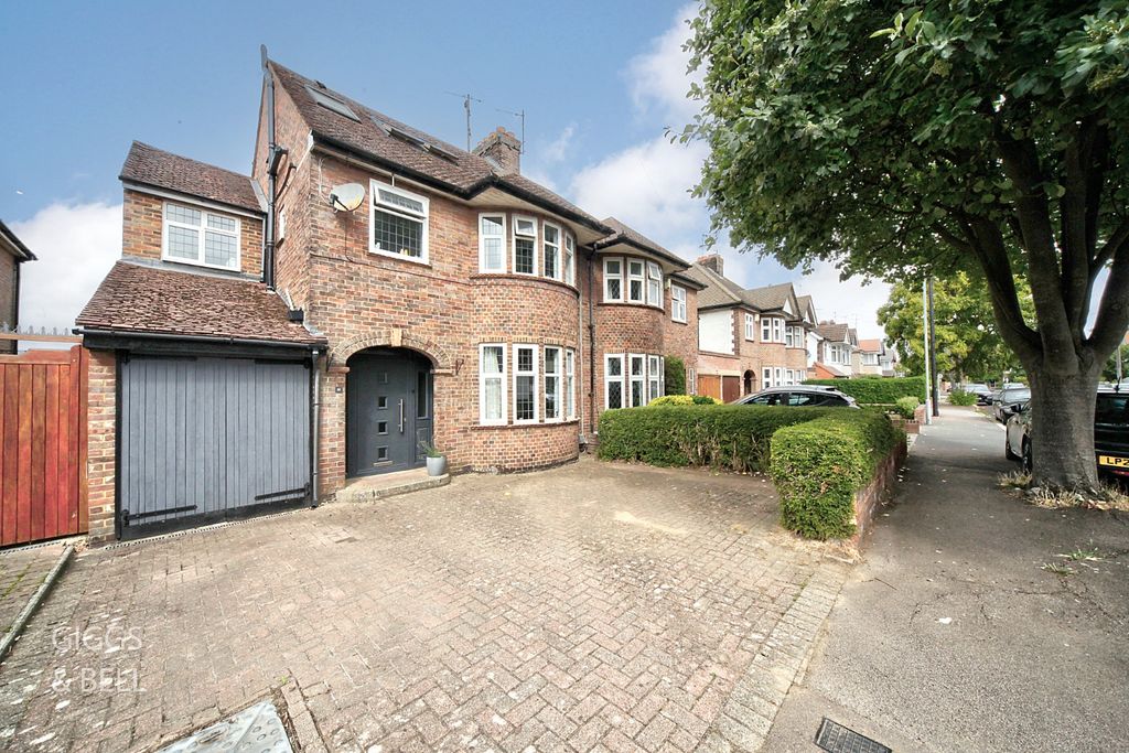 Property photo 2 of 31 4387972
