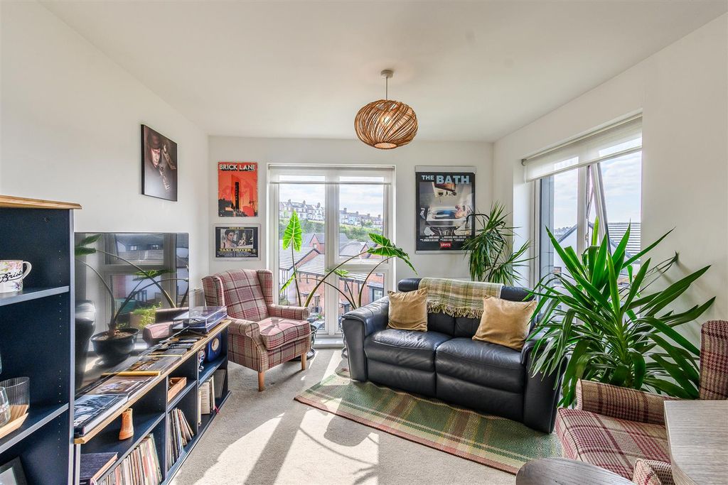 Property photo 2 of 16 Lounge/ Kitchen/ Diner