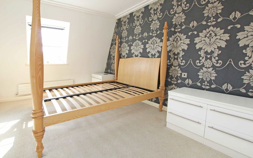 Property photo 3 of 4