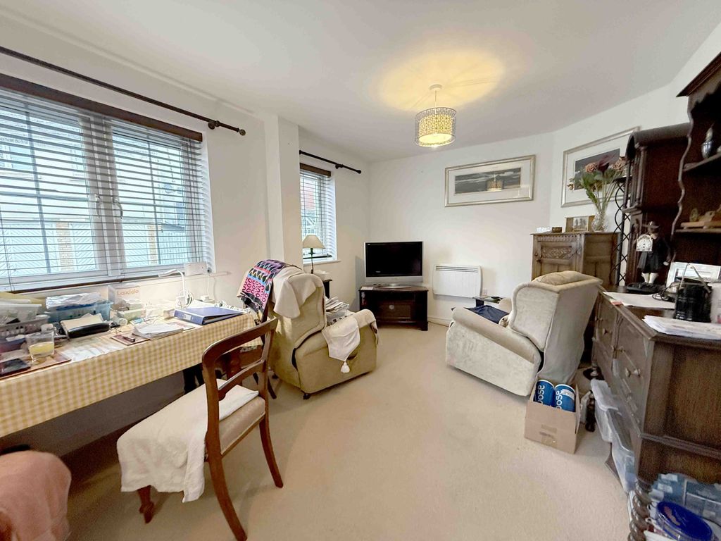 Property photo 3 of 8 Gallery