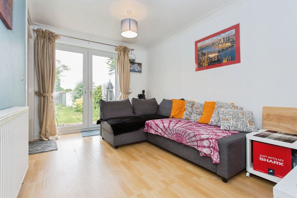 Property photo 2 of 11