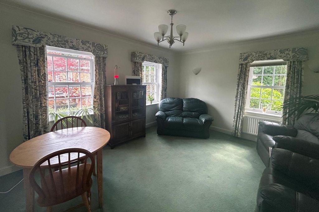Property photo 2 of 11