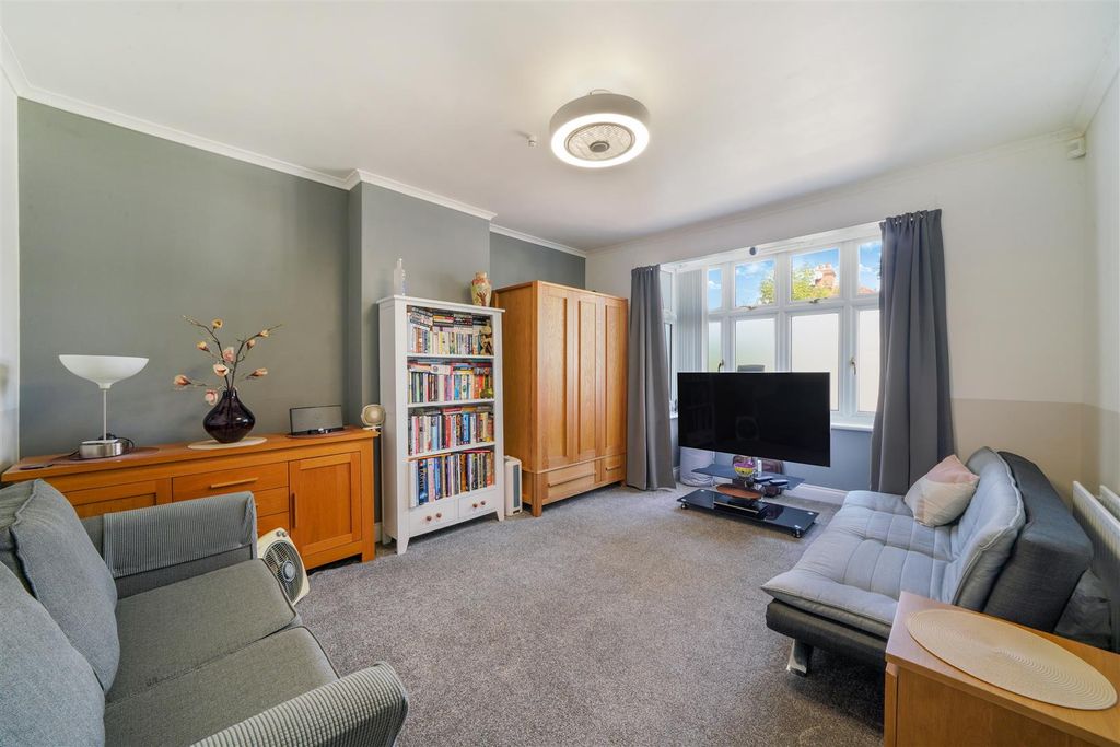 Property photo 2 of 12 24 Beaumont Avenue - Xyvdg0Ifajd3Hxiiapya.Jpg