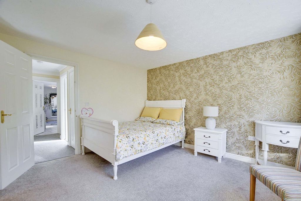 Property photo 2 of 27