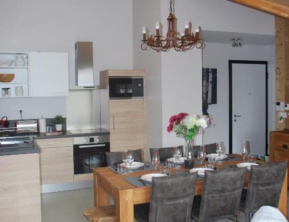 Property photo 2 of 12 3 Bedroom Apartment