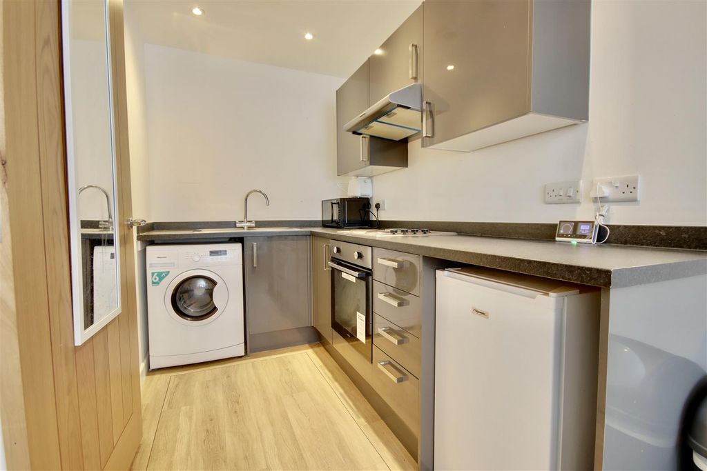 Property photo 2 of 7 03F2026F-Bb10-40C9-92Bb-598B35C9D01F_1_201_A.Jpeg