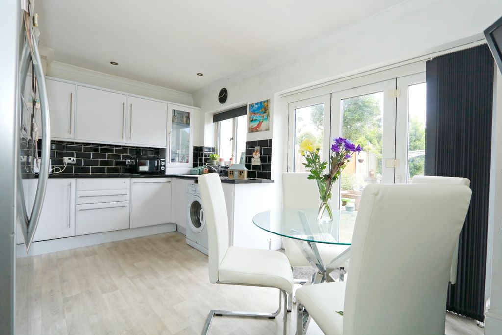 Property photo 3 of 14 4322903