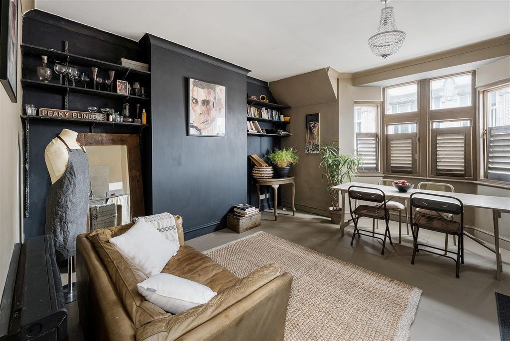 Property photo 2 of 15 Pretoria Avenue E17