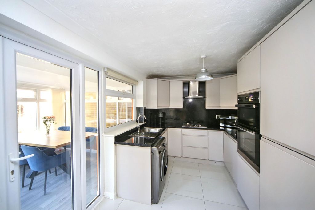 Property photo 3 of 23