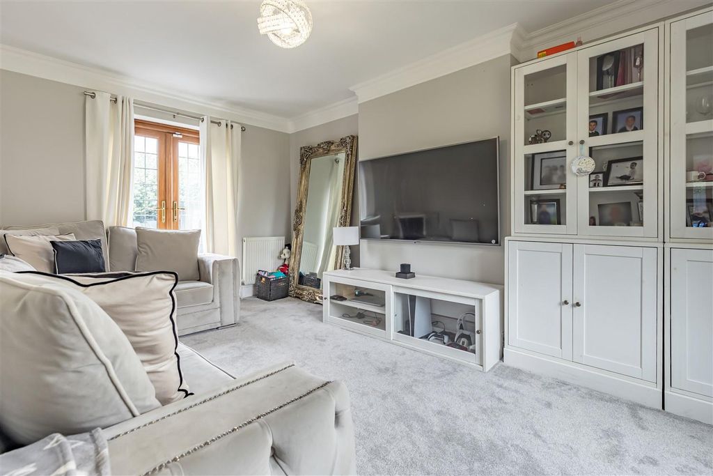 Property photo 3 of 14 1  Chivers Square    (1).Jpg