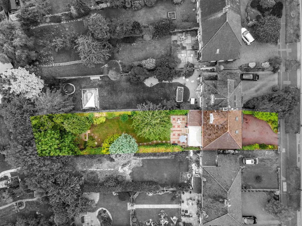 Property photo 3 of 19 16 Longdon Road_5 B&W.Jpg