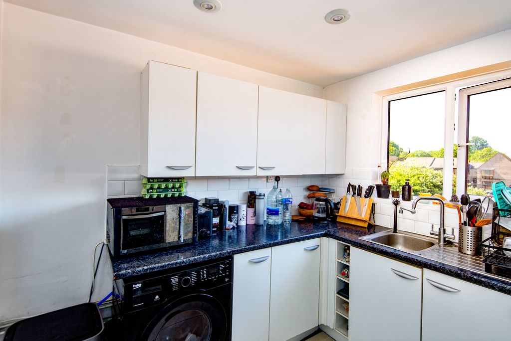 2 bed flat for saleCauseway, Bicester OX26 photo 5