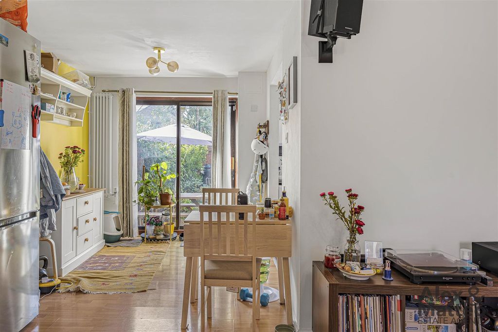 Property photo 1 of 15 Strathnairn Street