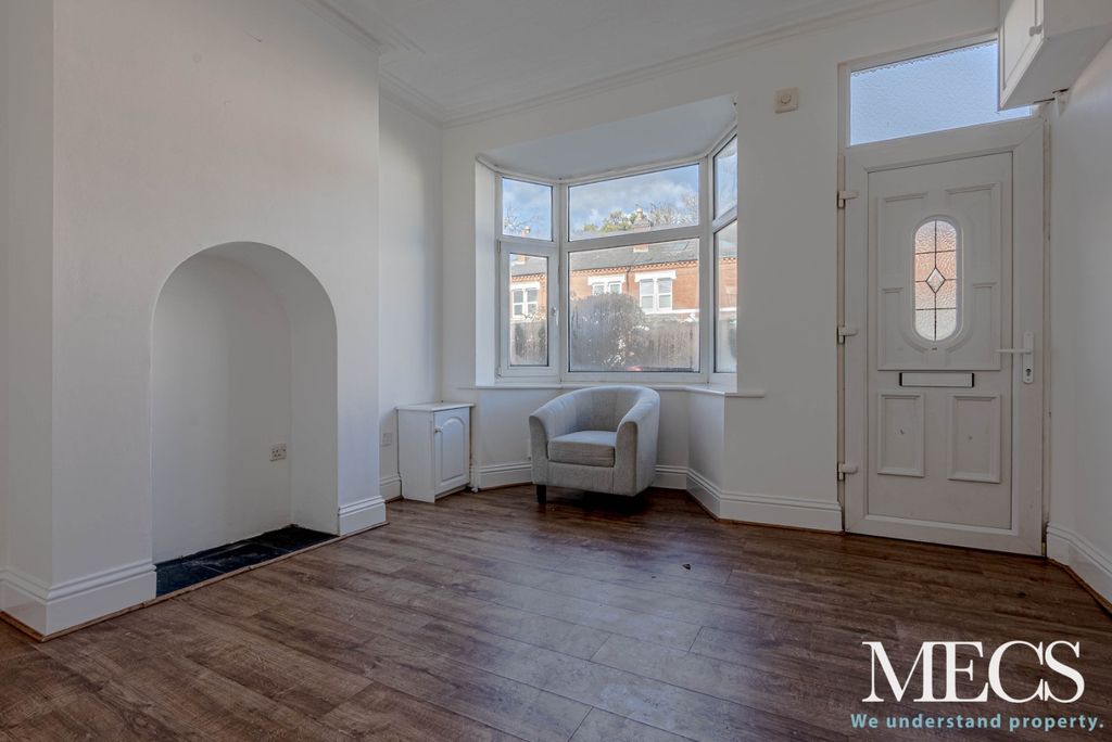 Property photo 3 of 9 1921604