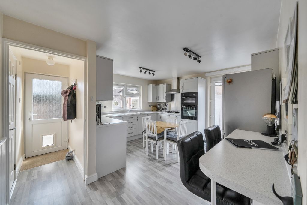 Property photo 3 of 14 14288521169B9446F0Aff3