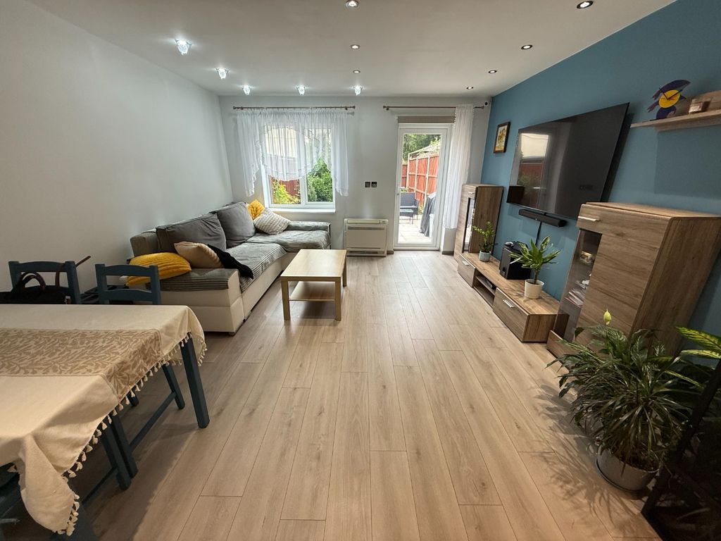 Property photo 3 of 10 5454713