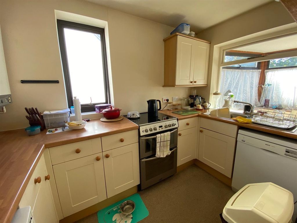 Property photo 3 of 16 Kitchen .Jpg