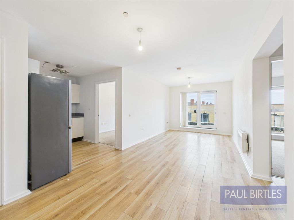 Property photo 3 of 18 Cam04378G0-Pr0191-Still009.Jpg