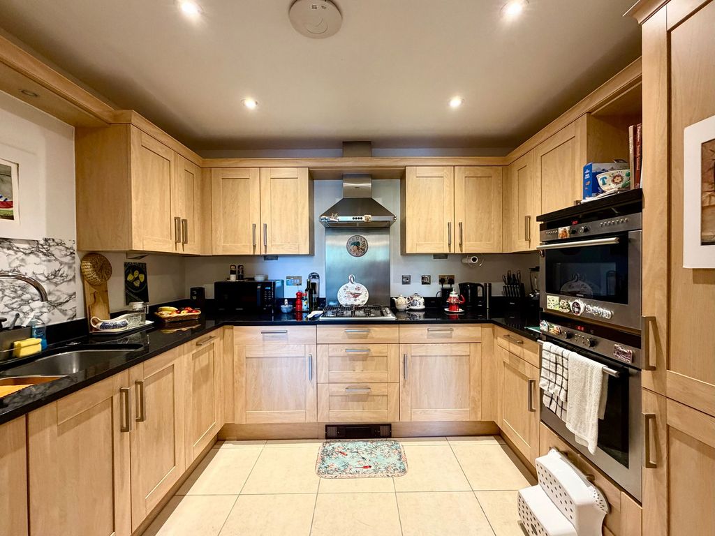 Property photo 3 of 11