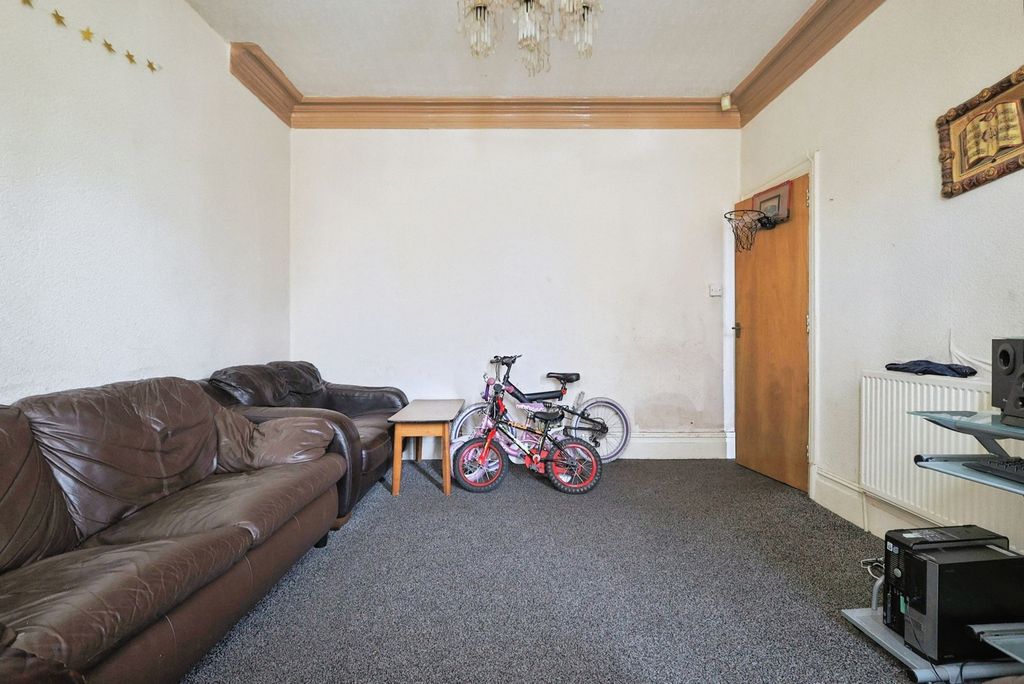 Property photo 3 of 17 Photo