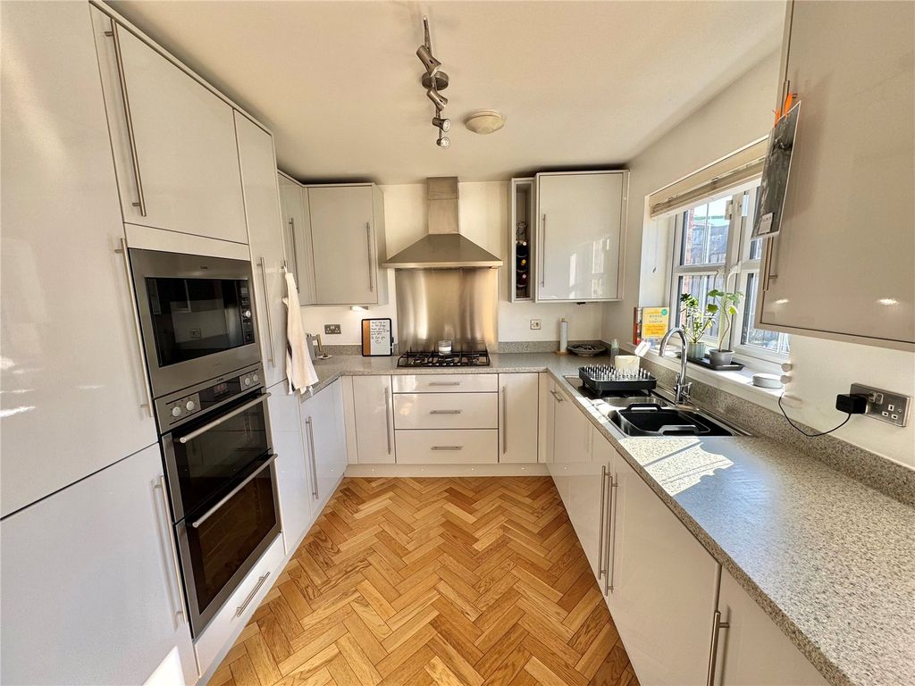 Property photo 2 of 21 Picture No. 15