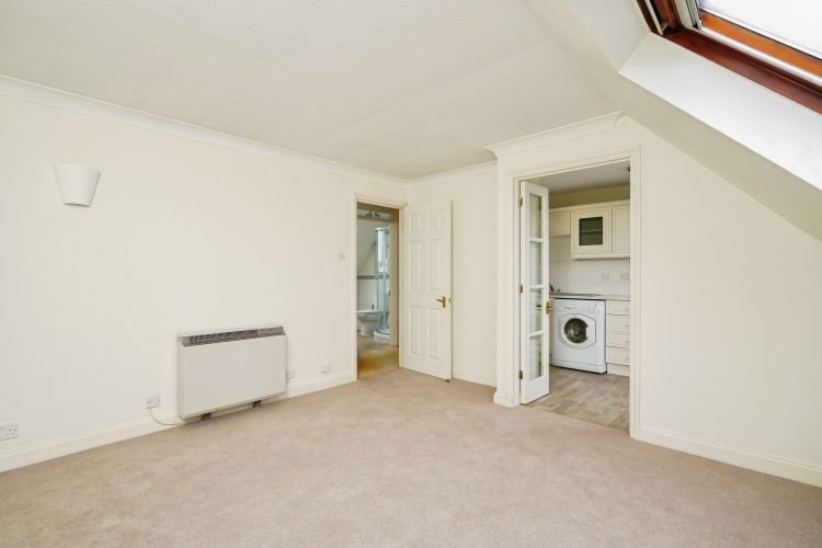 Property photo 2 of 7 12Victoriaplaceox...