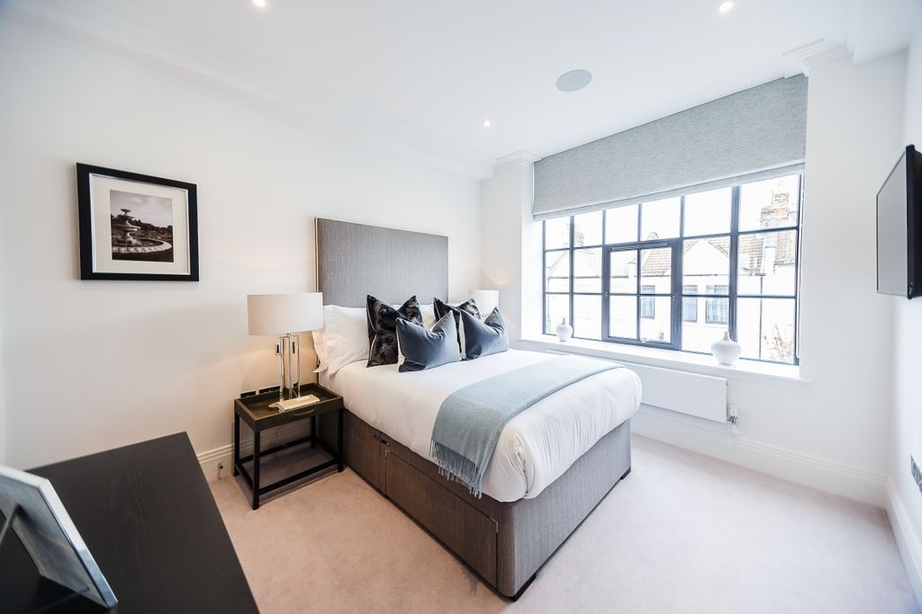 Property photo 2 of 20 8317618-Interior01