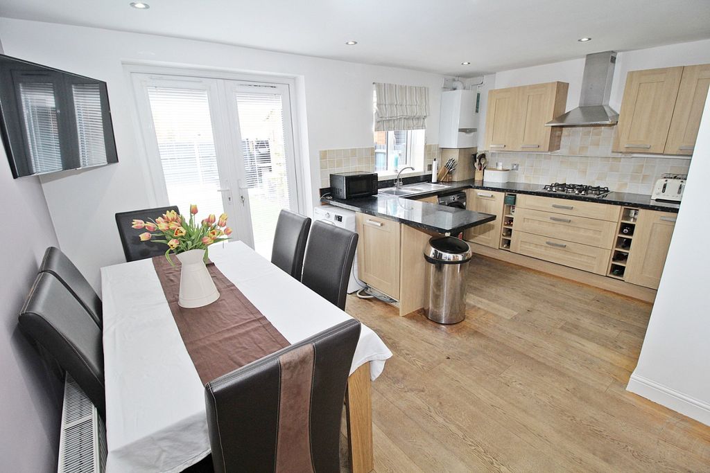 Property photo 2 of 13 4029155