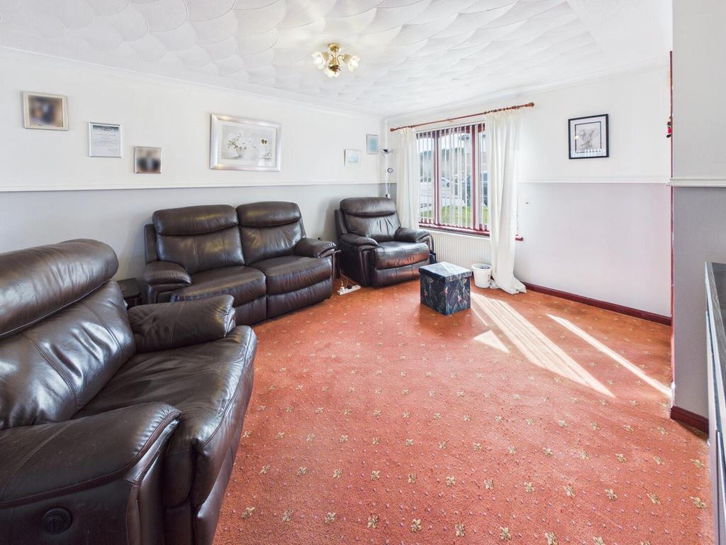 Property photo 3 of 19 Living Room