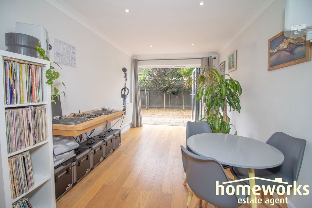 Property photo 3 of 15