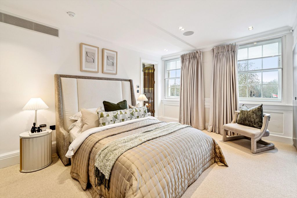 Additional image 23 of 8 bed terraced house to rentCheyne Walk & Cheyne Mews, London SW3