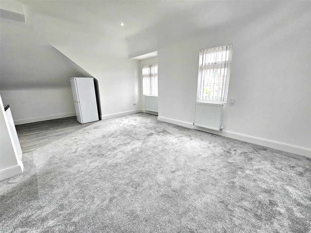 Property photo 3 of 8 Picture No. 06
