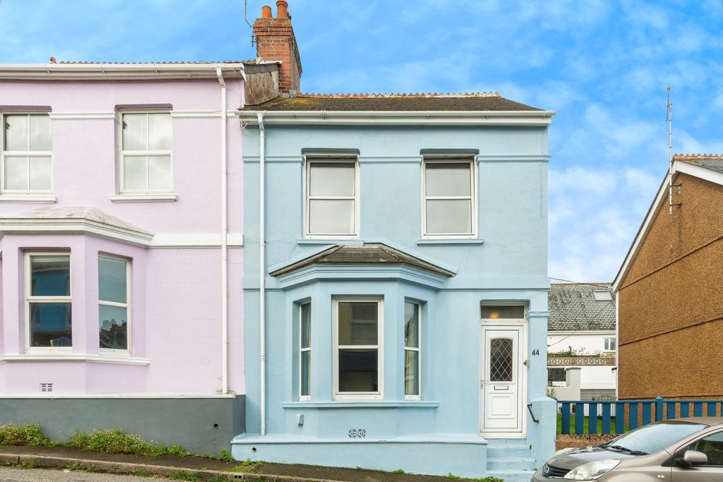 Property photo 1 of 17 Molesworth Terrace