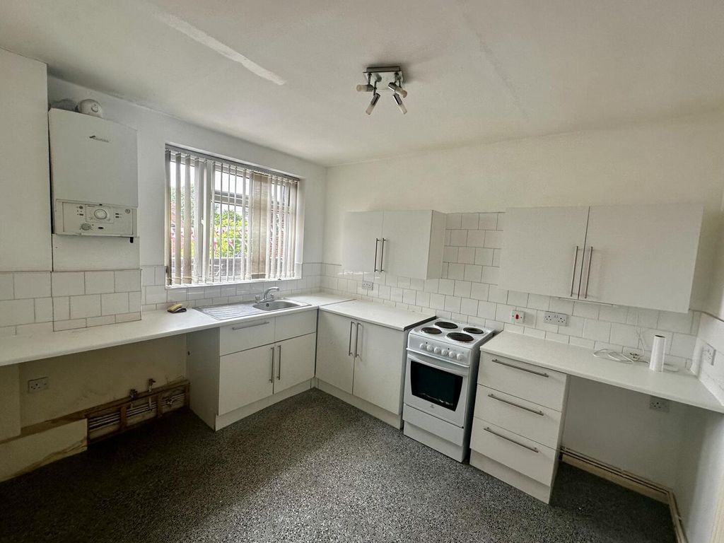 Property photo 2 of 6 Kitchen