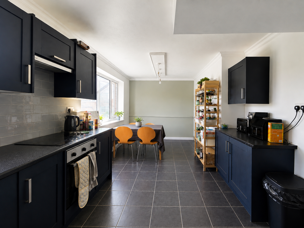 Property photo 1 of 11 Kitchen Dinner