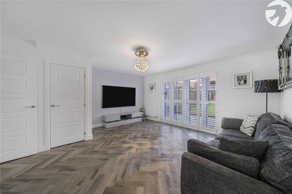 Property photo 2 of 23 Lounge