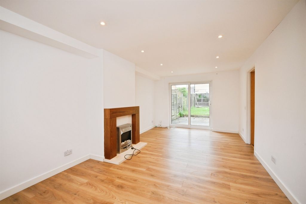 Property photo 3 of 24