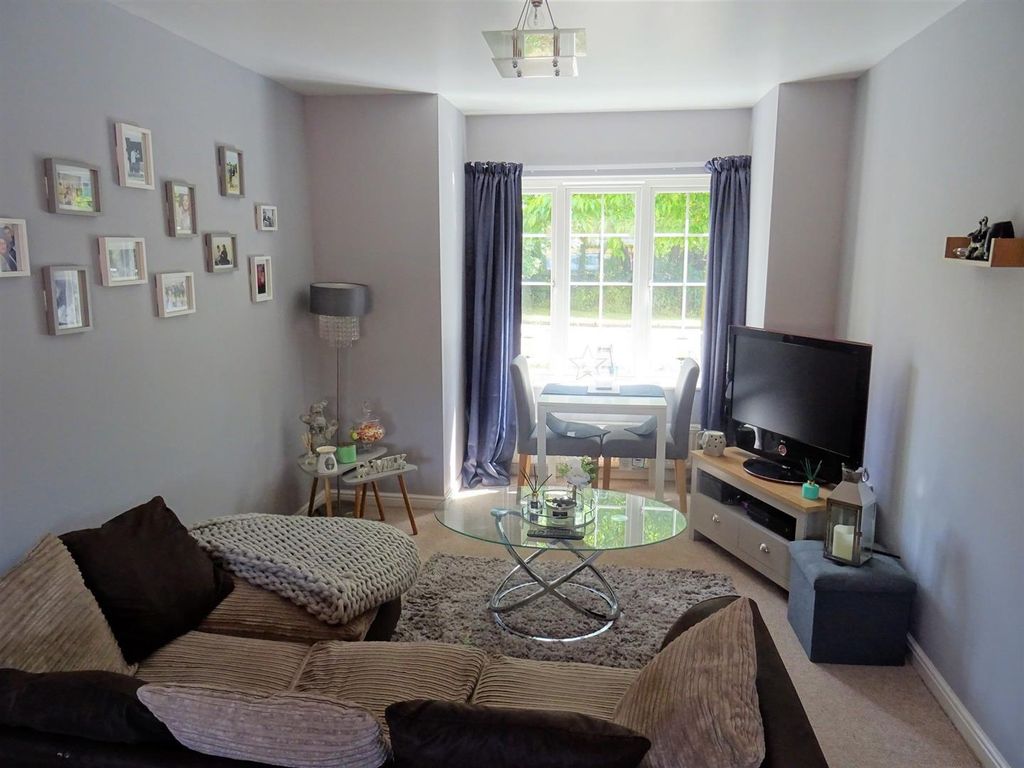 Property photo 2 of 11