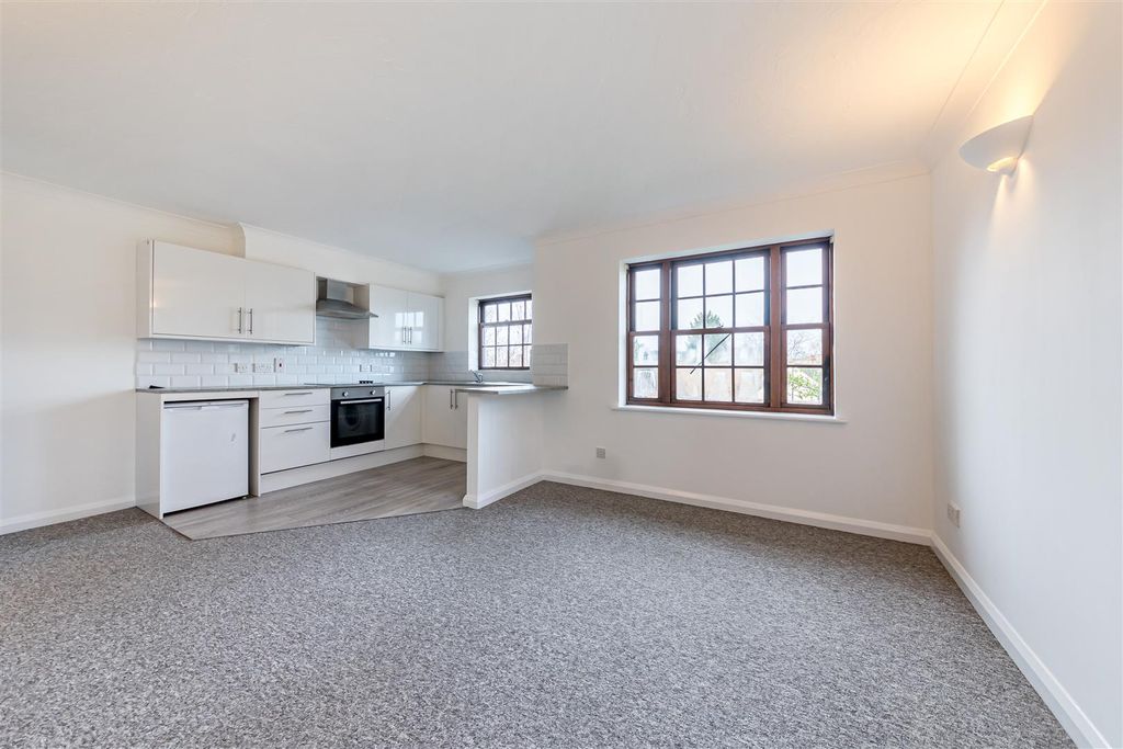 Property photo 3 of 11 0C2A0013-Hdr.Jpg