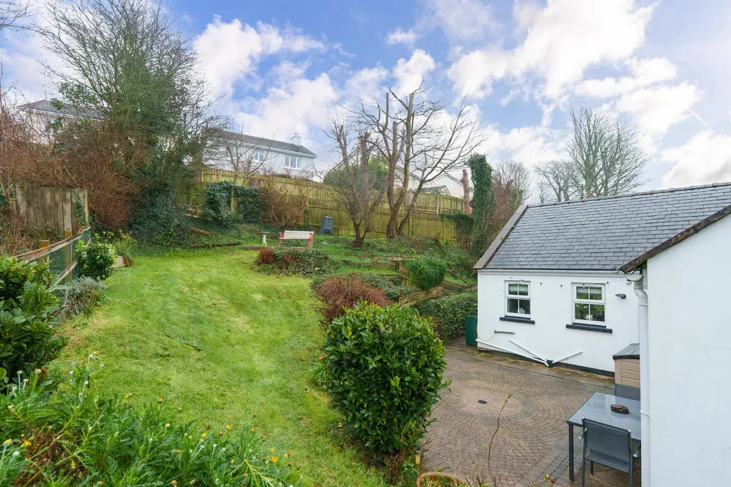 Property photo 3 of 25