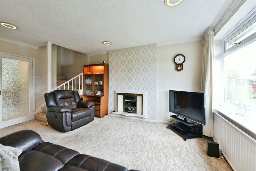 Property photo 2 of 16 Lounge