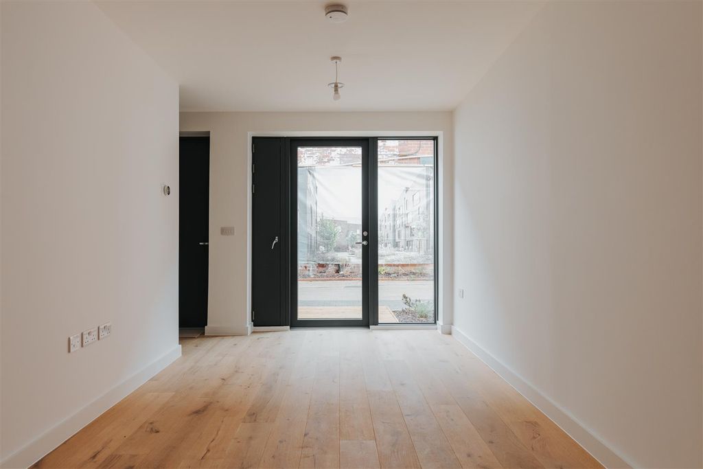 Property photo 3 of 11 Lwp17873-Hdr.Jpg