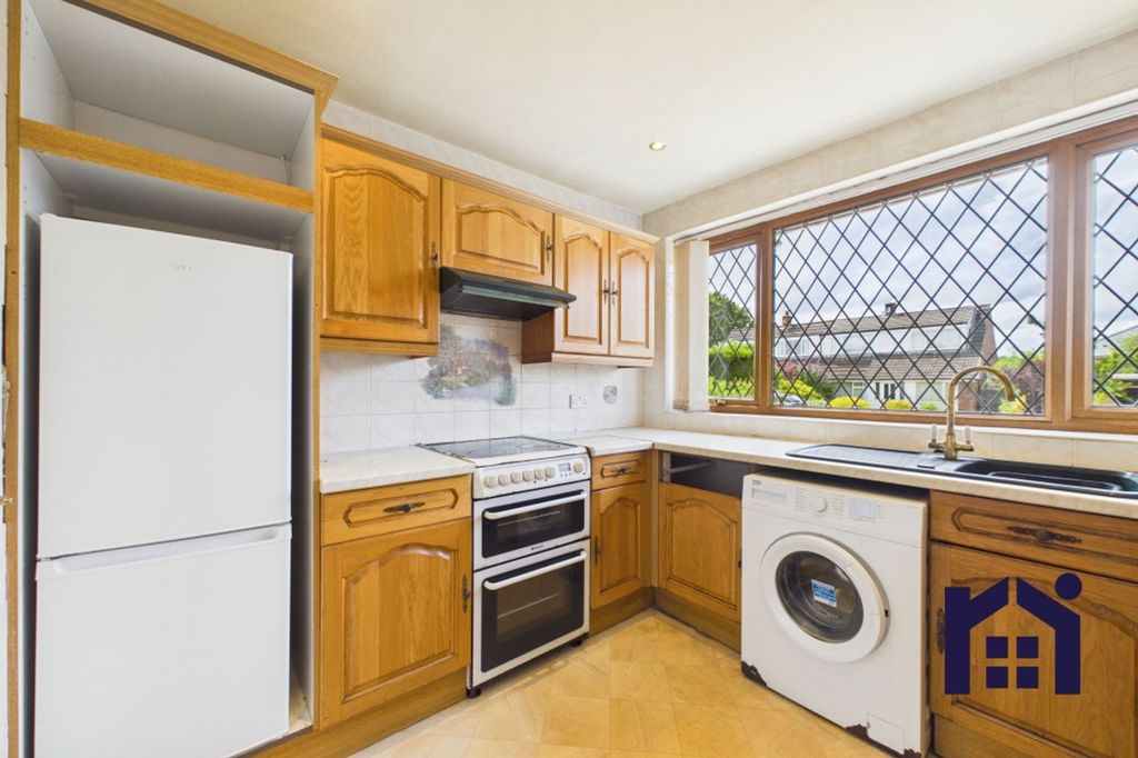 Property photo 3 of 16 Kitchen