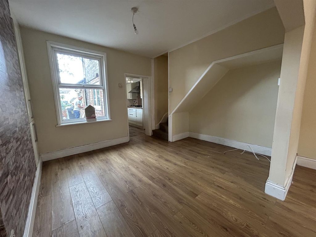 Property photo 2 of 20 8047F3Bd-Fa69-41E0-B67c-60B20Af47dc0.Jpg